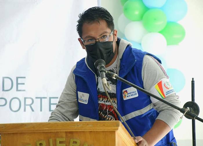 Coordinador nacional de Telesalud presentando en evento institucional